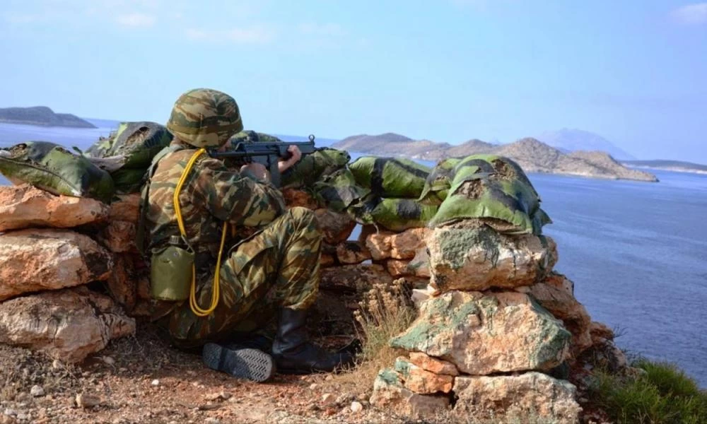 Συνεχώς στις θάλασσες και πάνω στους βράχους οι Έλληνες κομάντος